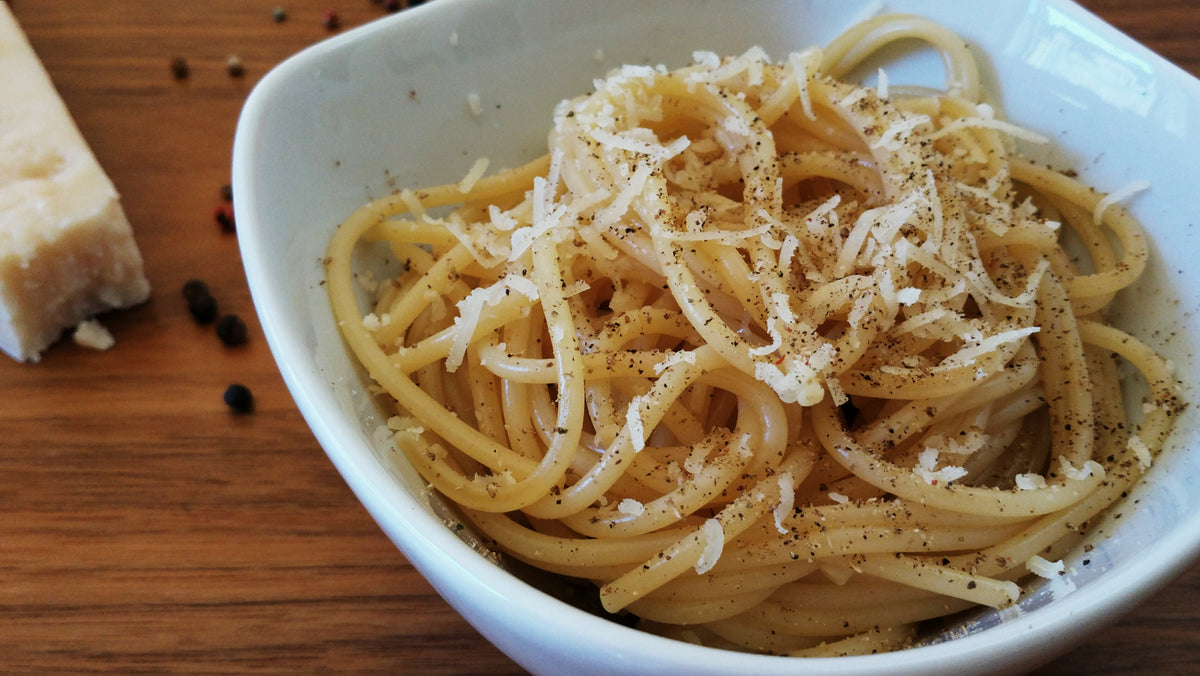 High-resolution cacio e pepe, a classic black-pepper-forward use for Spice Czar Ground Black Pepper. Photo by Popo le Chien via Wikimedia Commons, CC BY-SA 3.0.