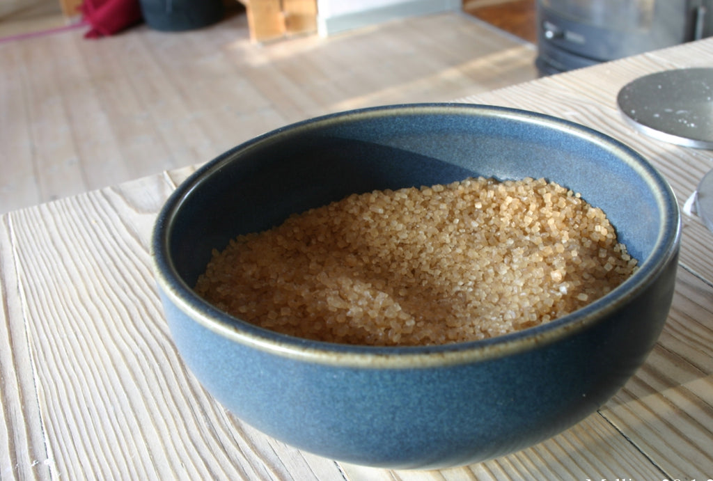 Granulated cane sugar crystals, accurately representing Spice Czar Granulated Cane Sugar. Wikimedia Commons image.