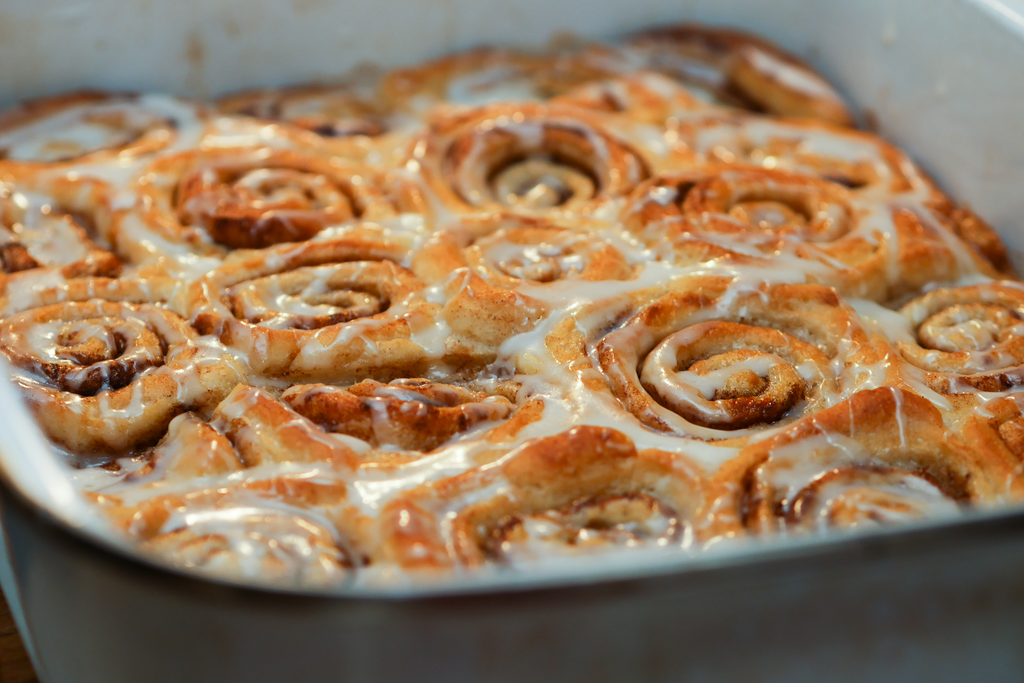Fresh glazed cinnamon rolls, a classic use for Spice Czar Ground Cinnamon. Photo by Whodunit1978 via Wikimedia Commons, CC BY-SA 4.0.