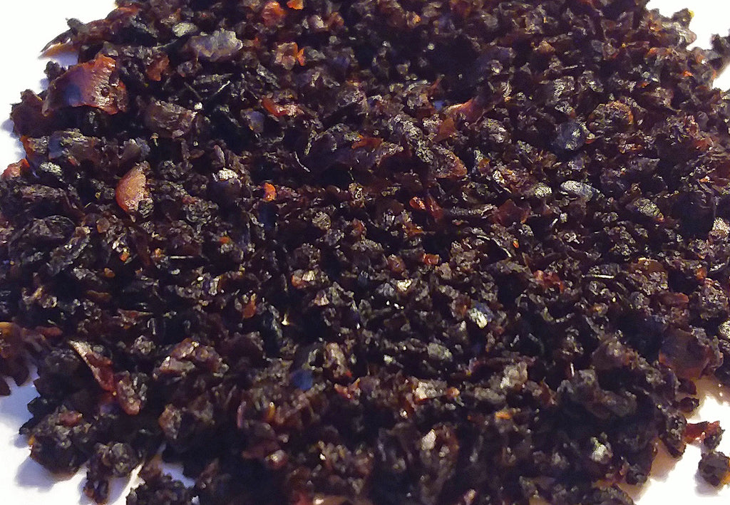 Flaked Turkish Urfa biber, also called Isot chile, accurately representing Spice Czar Urfa Biber Chile Flakes. Photo by Fornax via Wikimedia Commons, CC BY-SA 3.0.