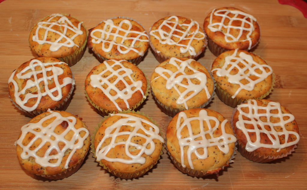 High-resolution lemon poppy seed muffins, a classic baking use for Spice Czar Blue Poppy Seeds. Photo by Thriving Vegetarian via Wikimedia Commons.