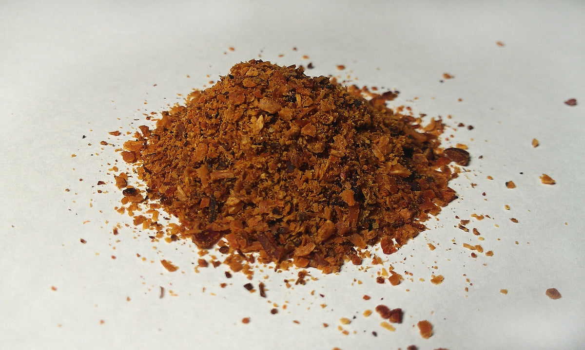 High-resolution ground nutmeg spice, accurately representing Spice Czar Ground Nutmeg. Photo by Dominikmatus via Wikimedia Commons, CC0.