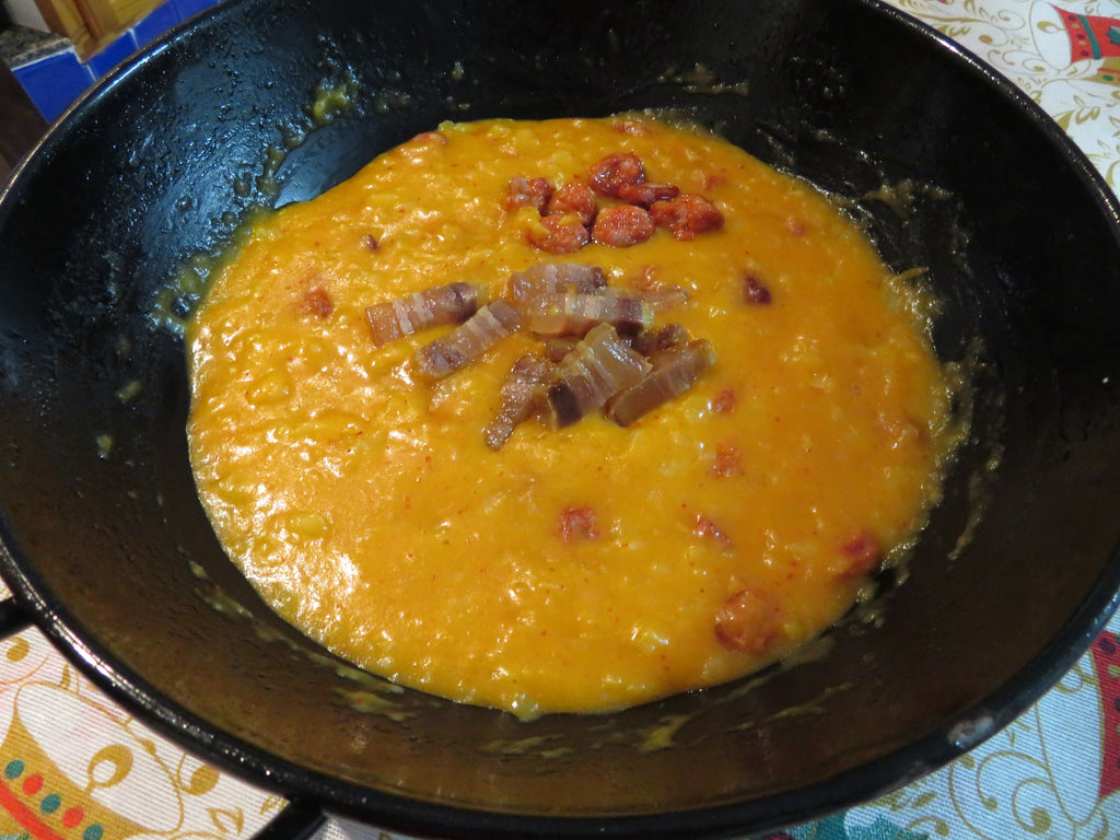 High-resolution patatas revolconas, a traditional Spanish potato dish made with smoked paprika, shown as a signature use for Spice Czar Smoked Paprika. Photo by Juan Emilio Prades Bel via Wikimedia Commons, CC BY 4.0.
