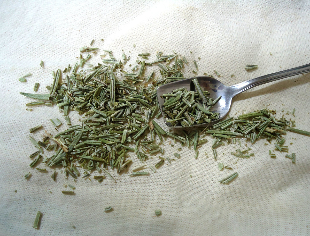 High-resolution dried rosemary leaves, accurately representing Spice Czar Dried Rosemary. Photo by Mauro Cateb via Wikimedia Commons.