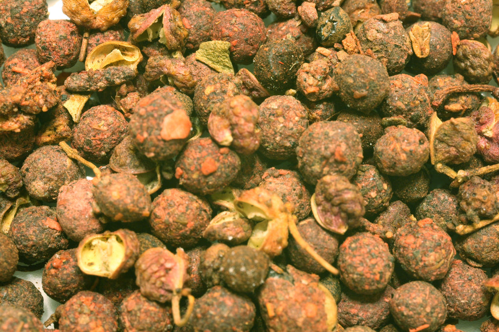 High-resolution Sichuan peppercorns, accurately representing Spice Czar Sichuan Peppercorns. Photo by Charles Haynes via Wikimedia Commons.
