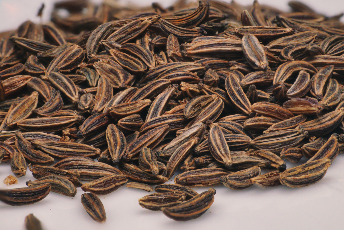 High-resolution close-up of whole caraway seeds, accurately representing Spice Czar Caraway Seeds. Photo by Patrick via Pexels, free to use.