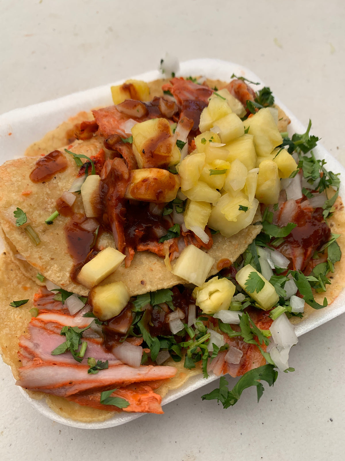 Tacos al pastor with pineapple shown as a serving use for Spice Czar Al Pastor Taco Seasoning. Photo by Koffermejia via Wikimedia Commons, CC BY-SA 4.0.
