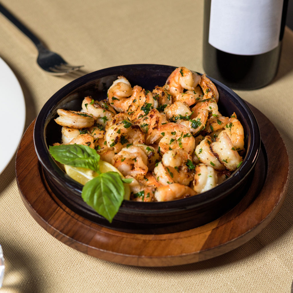 Garlic-herb shrimp with basil and lemon, a serving idea for Spice Czar Amalfi Seasoning. Photo by Farhad Ibrahimzade via Pexels, free to use under the Pexels license.