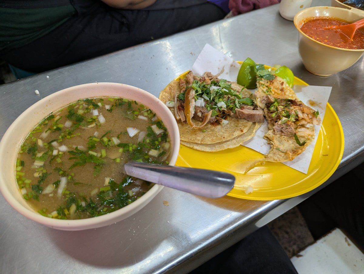 Barbacoa tacos with consommé shown as a serving use for Spice Czar Barbacoa Rub. Photo by ProtoplasmaKid via Wikimedia Commons, CC BY-SA 4.0.