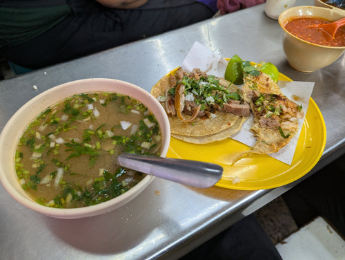 Barbacoa tacos with consommé shown as a serving use for Spice Czar Barbacoa Rub. Photo by ProtoplasmaKid via Wikimedia Commons, CC BY-SA 4.0.