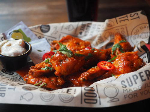 Very hot chicken wings, a serving idea for Spice Czar Carolina Reaper Garlic Pepper. Photo by JIP via Wikimedia Commons, CC BY-SA 4.0.