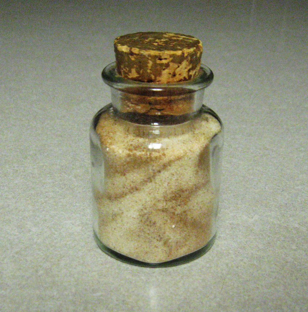 Cinnamon sugar showing the dominant granulated sugar-and-cinnamon color and texture of Spice Czar Cinnamon Roll Seasoning. Photo by Ed! via Wikimedia Commons, CC BY-SA 3.0.