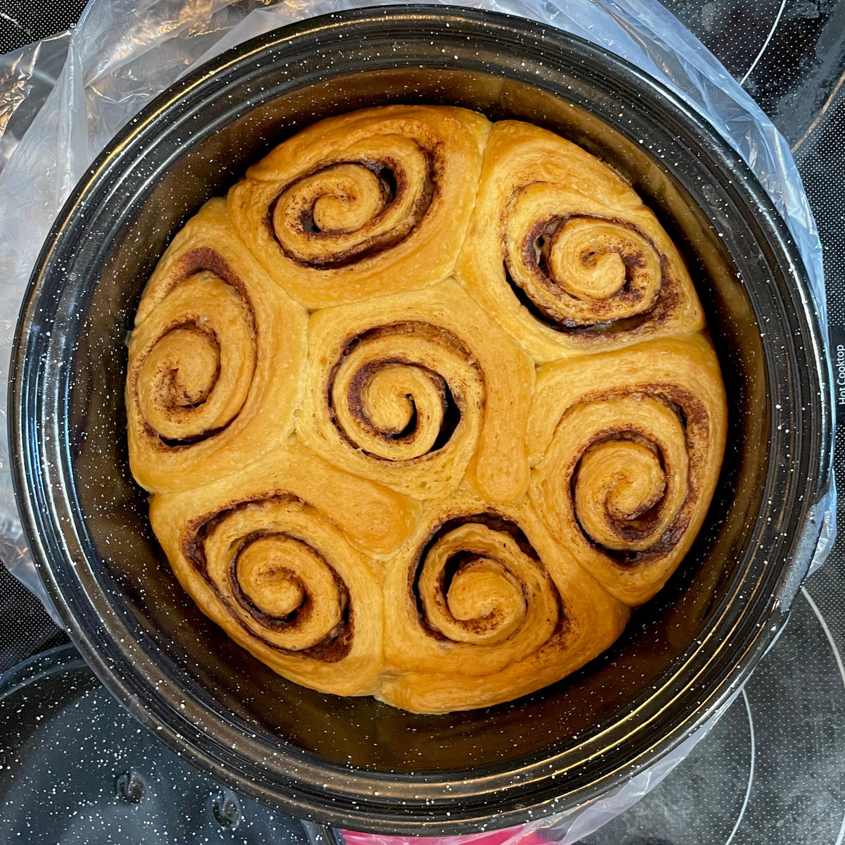 Freshly baked cinnamon rolls, a serving idea for Spice Czar Cinnamon Roll Seasoning. Photo by WhatamIdoing via Wikimedia Commons.