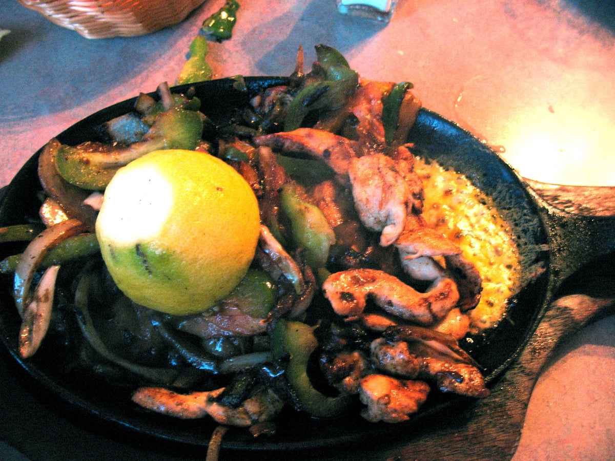 Chicken fajitas shown as a serving use for Spice Czar Fajita Seasoning. Photo by FranksValli via Wikimedia Commons, CC BY-SA.