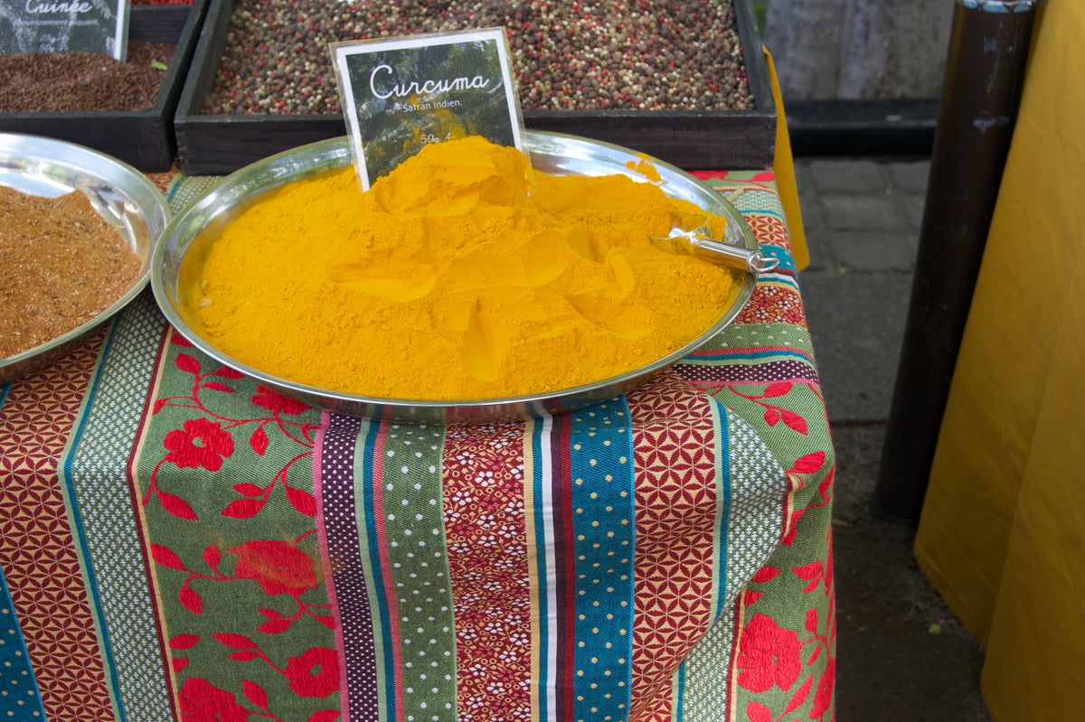 High-resolution golden ground turmeric powder, accurately representing Spice Czar Ground Turmeric. Photo via Wikimedia Commons, CC BY-SA 4.0.