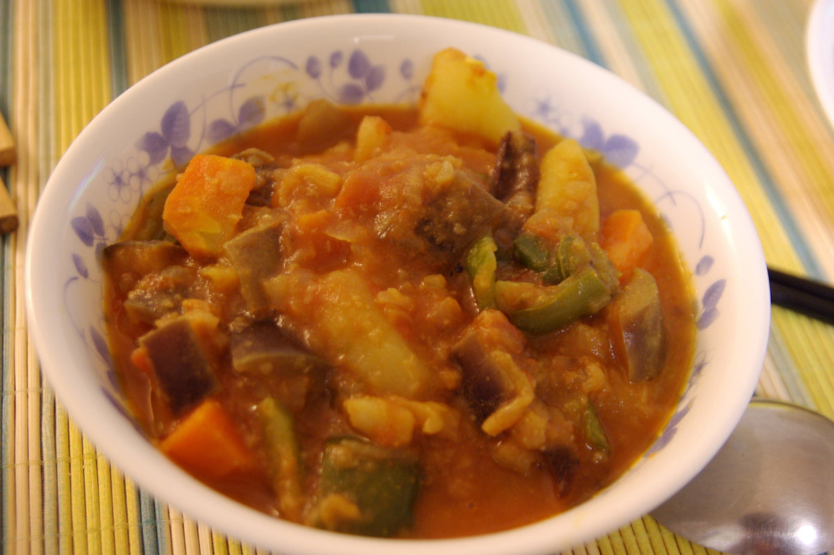 Vegetable curry, a classic savory use for Spice Czar Ground Turmeric. Photo by David Jackmanson via Wikimedia Commons, CC BY-SA 2.0.