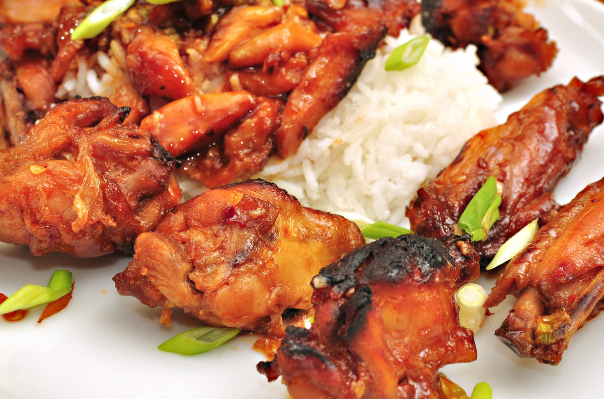 Honey-glazed chicken wings, a serving idea for Spice Czar Honey Habanero Rub. Photo by jeffreyw via Wikimedia Commons/Flickr, CC BY 2.0.