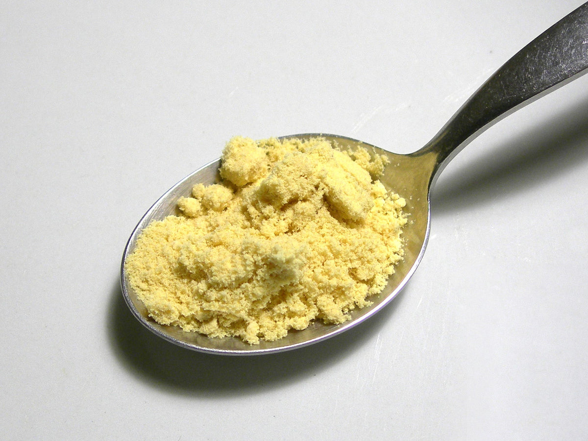Powdered white mustard, accurately representing Spice Czar Mustard Powder. Photo by Rainer Zenz via Wikimedia Commons, CC BY-SA.