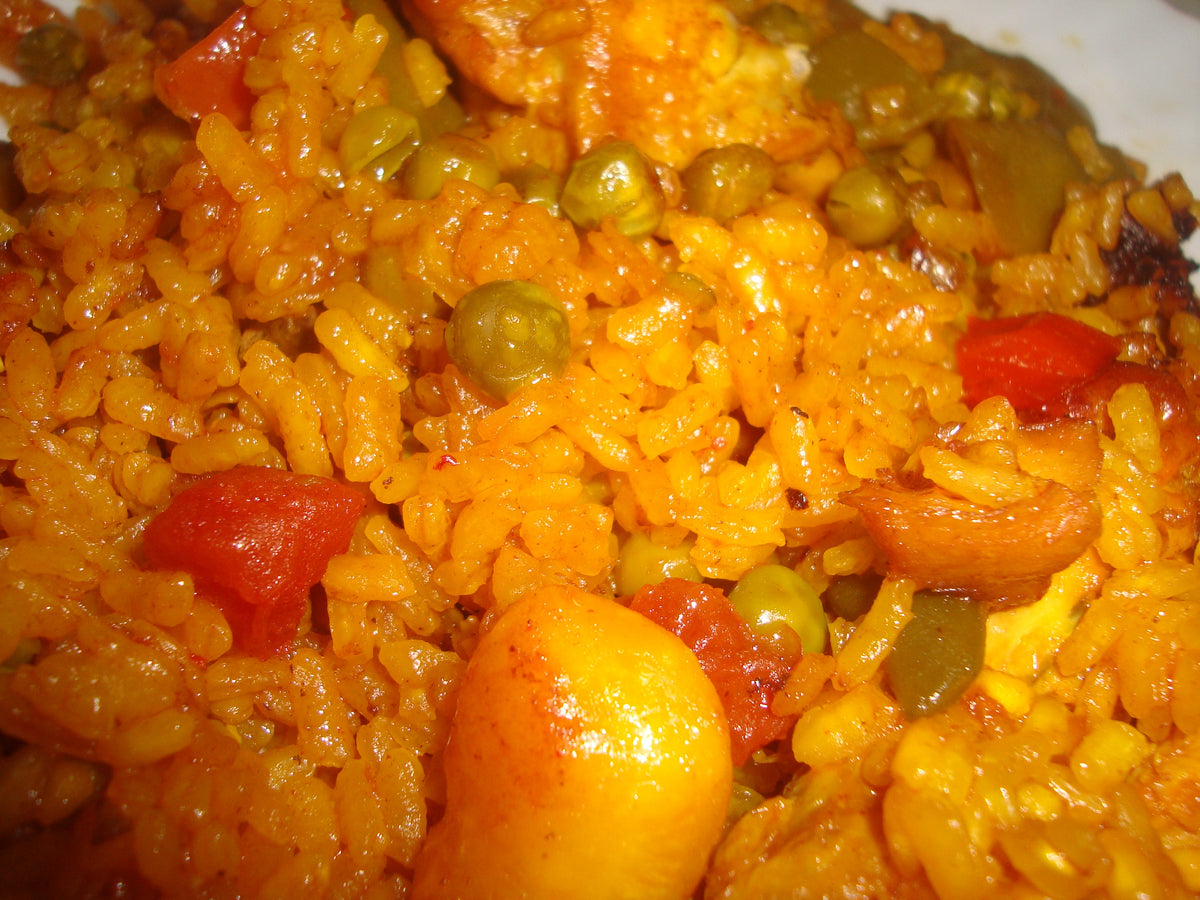 Valencian paella shown as a serving use for Spice Czar Paella Seasoning. Photo by Juan Emilio Prades Bel via Wikimedia Commons, CC BY-SA 4.0.