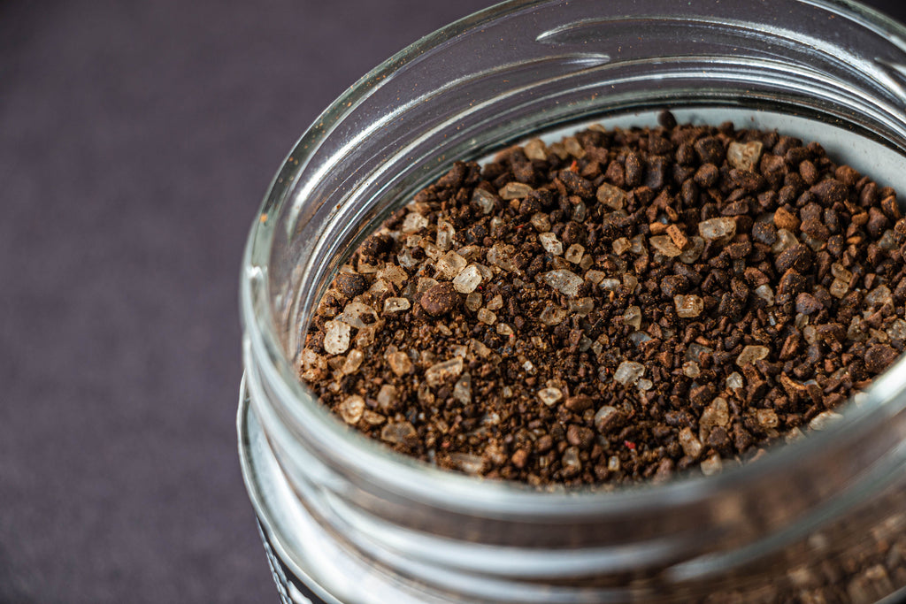 Coarse salt and black pepper seasoning blend representing the smoked salt, pepper and garlic texture of Spice Czar Santa Maria Seasoning. Photo by Norma Gabriela Galván via Pexels, free to use.