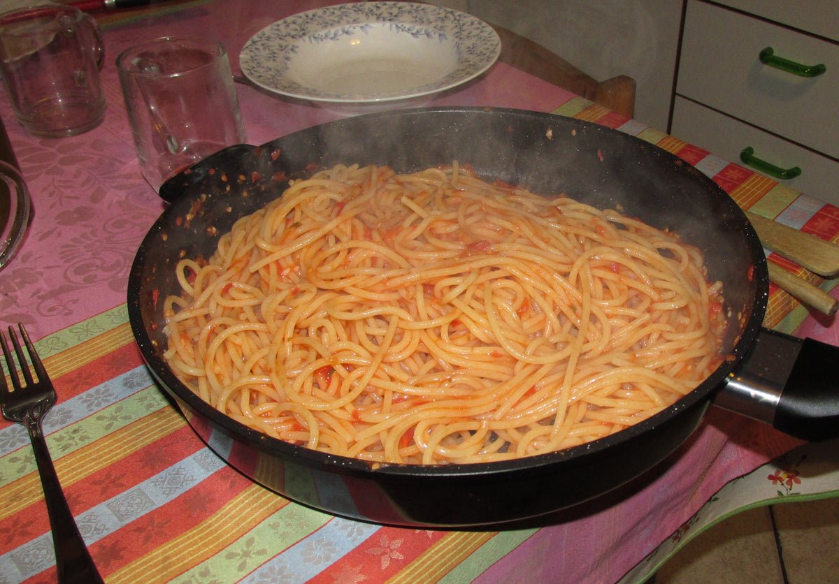 Spaghetti al pomodoro shown as a serving use for Spice Czar Spaghetti Seasoning. Photo by Assianir via Wikimedia Commons, CC BY-SA 4.0.