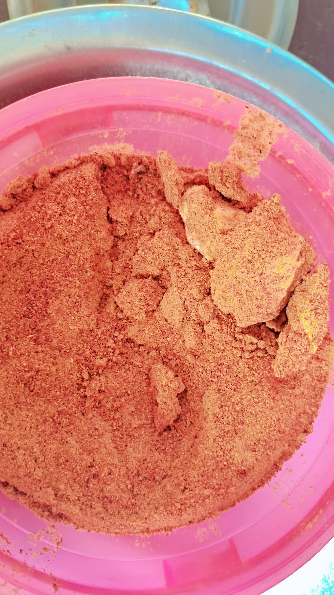 Sun-dried tomatoes ground into tomato powder, accurately representing Spice Czar Tomato Powder. CC0 photo by Ghada Elajb via Wikimedia Commons.